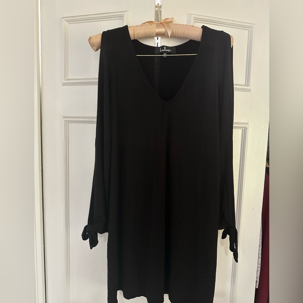 Lulu's Black V-Neck Dress